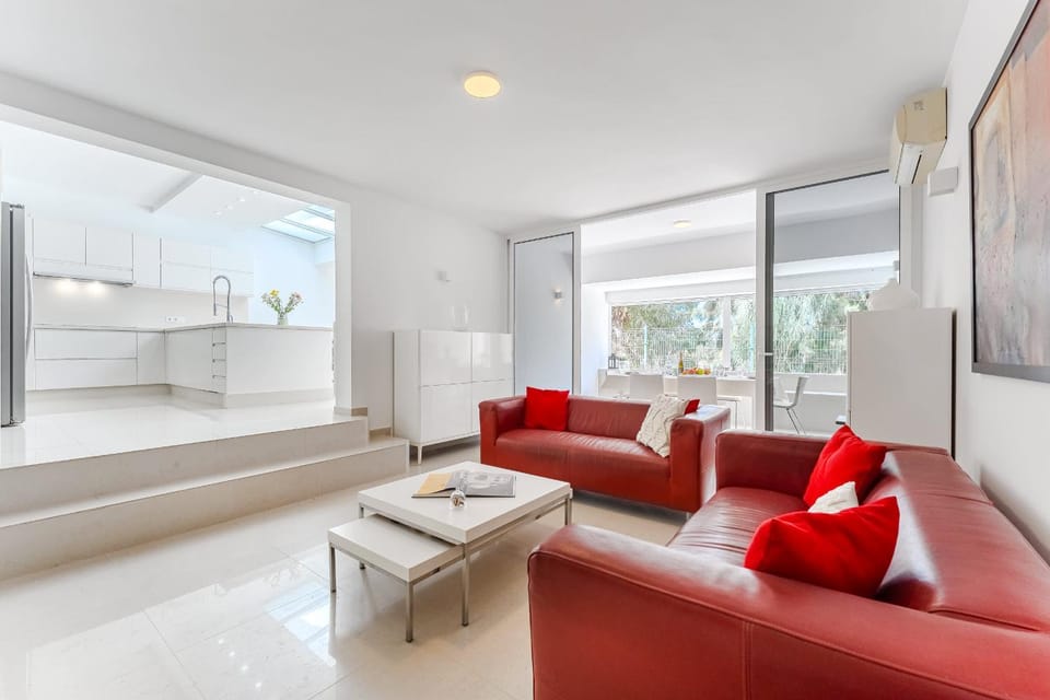 TV and multimedia, Living room, Seating area, air conditioner
