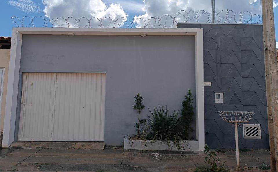 Casa Oliveira House in Montes Claros