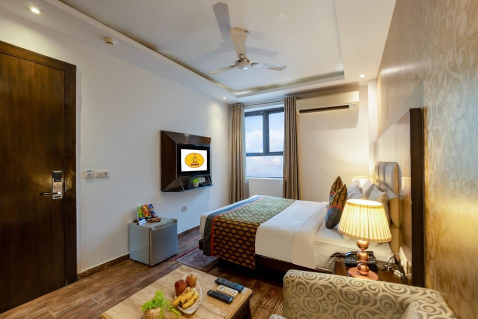 Bed, TV and multimedia, Photo of the whole room