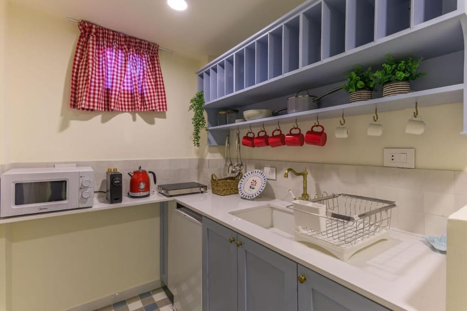 SÀWĀ Sama 1BR Sky Blue Apt in Mar Mikhael Apartment in Africa