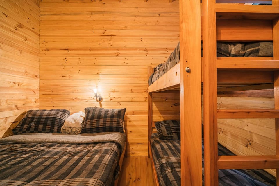 M Refugio 6 personas Tinaja Bosque Cerca centro de ski House in Bio Bio, Chile