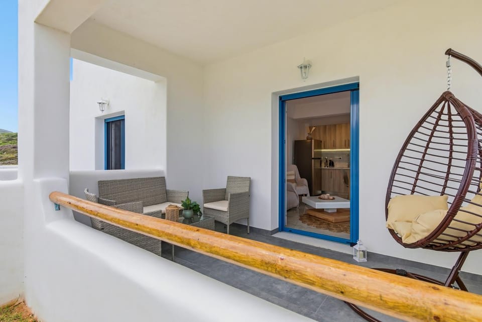 Balcony/Terrace, Location