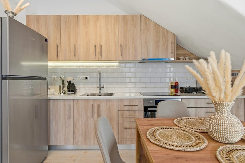 Coffee/tea facilities, microwave, oven, kitchen