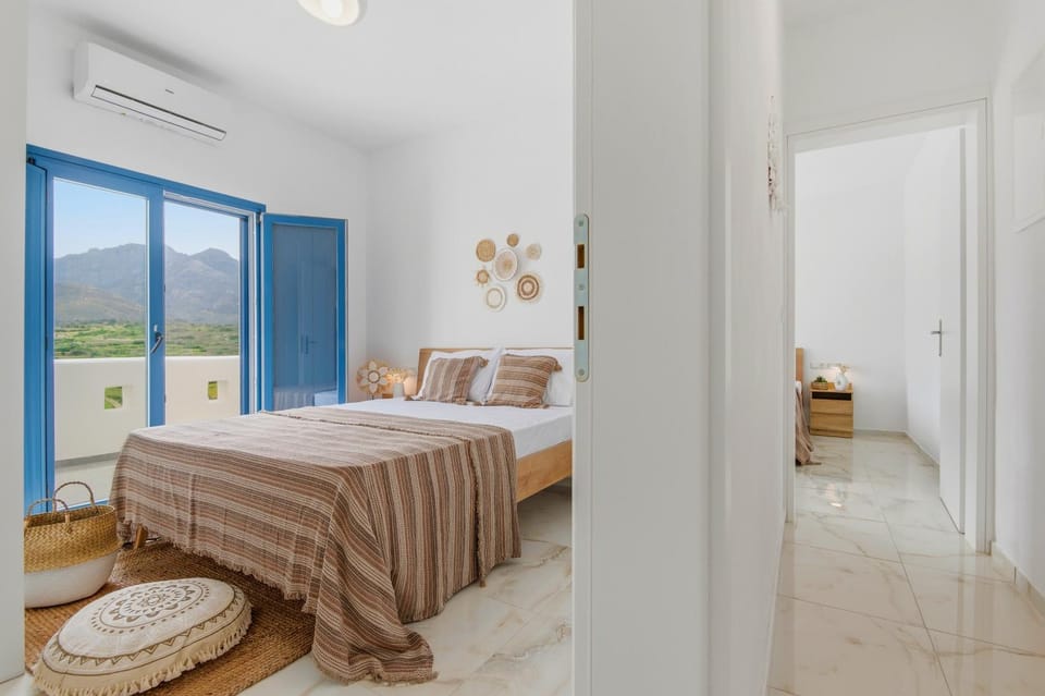Bed, Photo of the whole room, Bedroom, towels, air conditioner