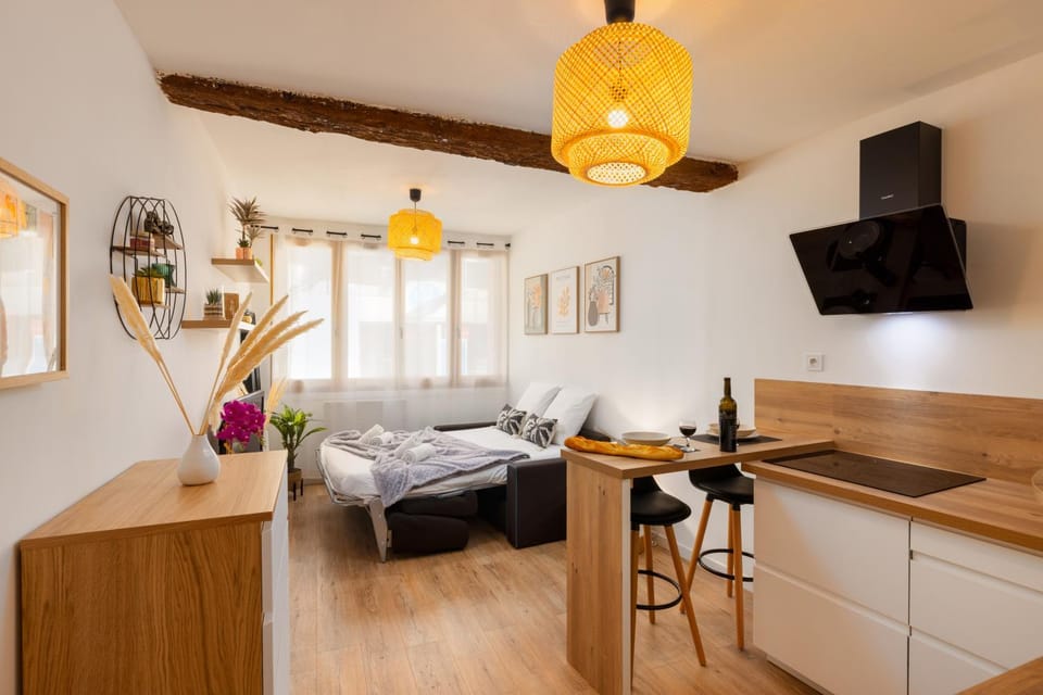 Bed, Living room, Photo of the whole room, Bedroom