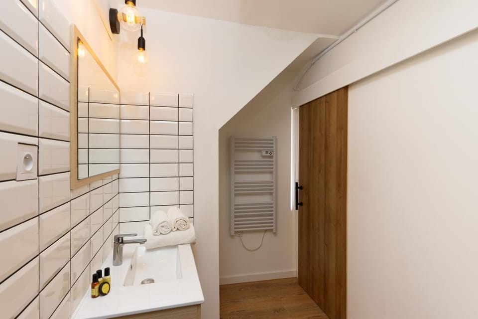 Shower, Toilet, towels