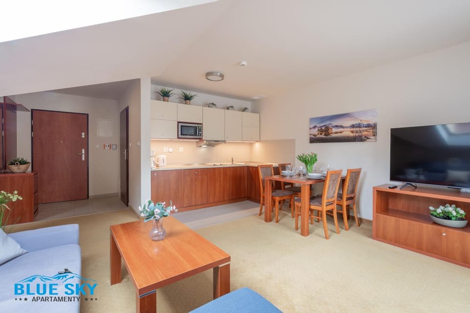 TV and multimedia, Kitchen or kitchenette, Living room, Seating area