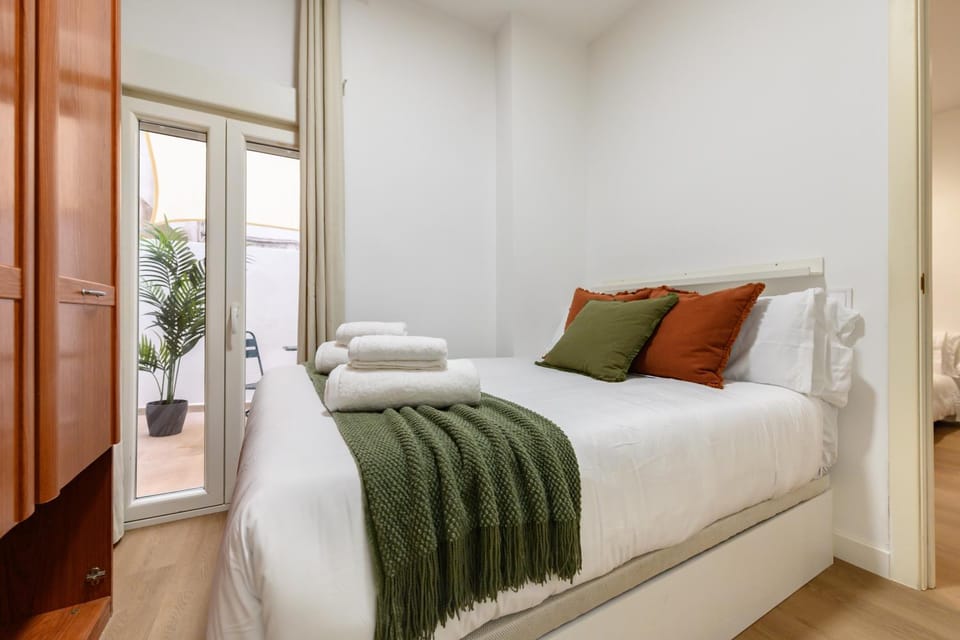 SGE680F - Piso de 1 dormitorio con terraza en Tetuán, Madrid - Alquiler temporal Apartment in Madrid