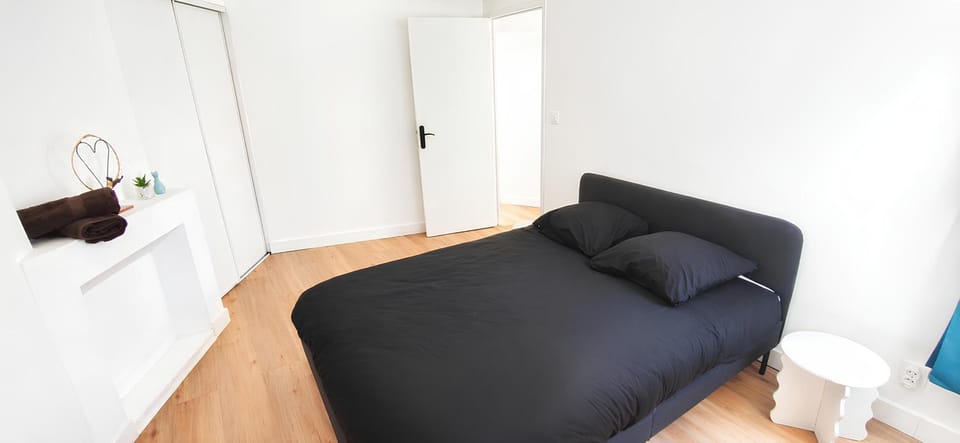 Bed, Bedroom, concierge