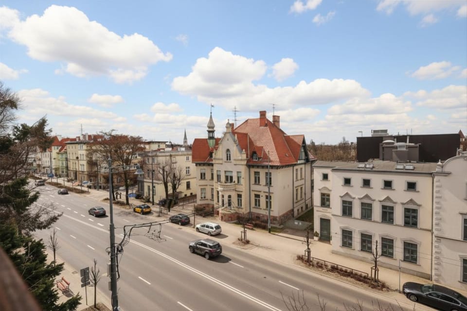 Day, Neighbourhood, City view, Street view, Location