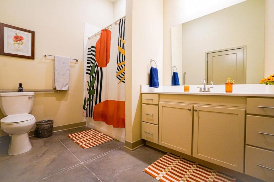 Opal Suite - NEW 2 bed-2 bath loft near Downtown! Apartment in Lawrence