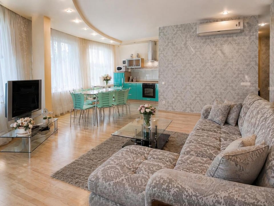 TV and multimedia, Kitchen or kitchenette, Living room, Dining area