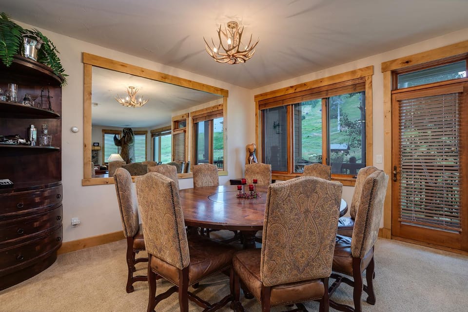 Day, Natural landscape, Dining area, furniture