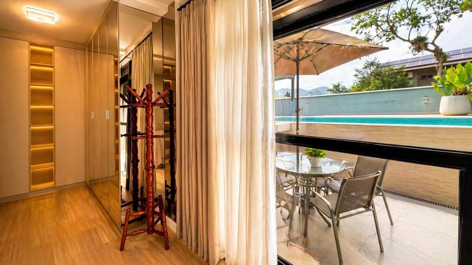 View (from property/room), locker, wardrobe