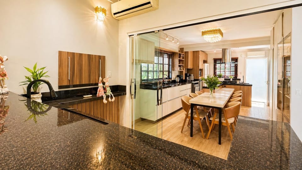 Communal kitchen, locker, kitchen