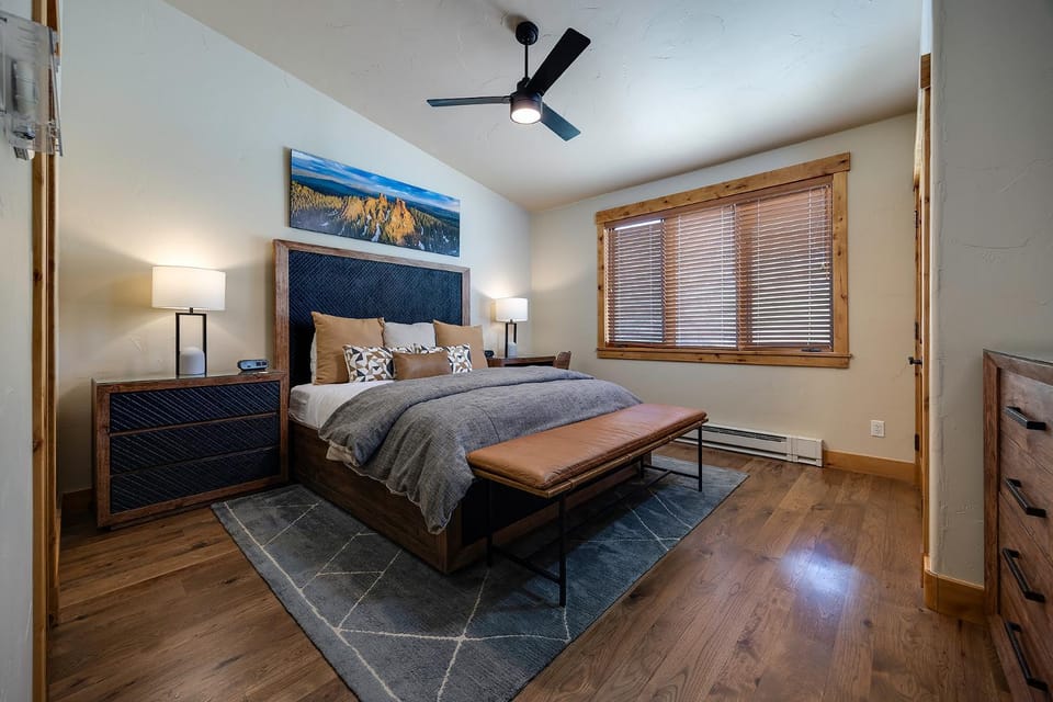 Bed, Bedroom, furniture, towels