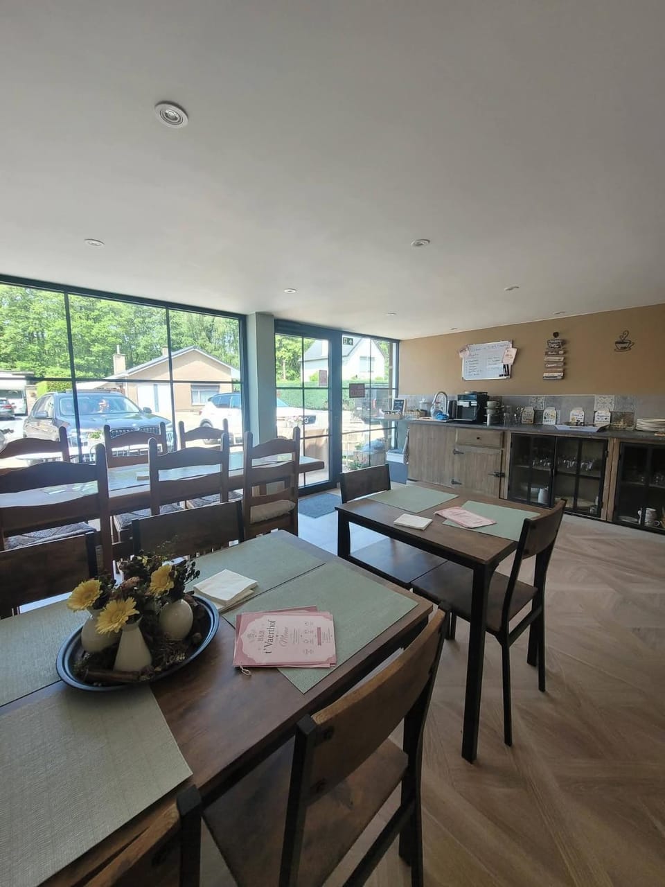 Food and drinks, Dining area