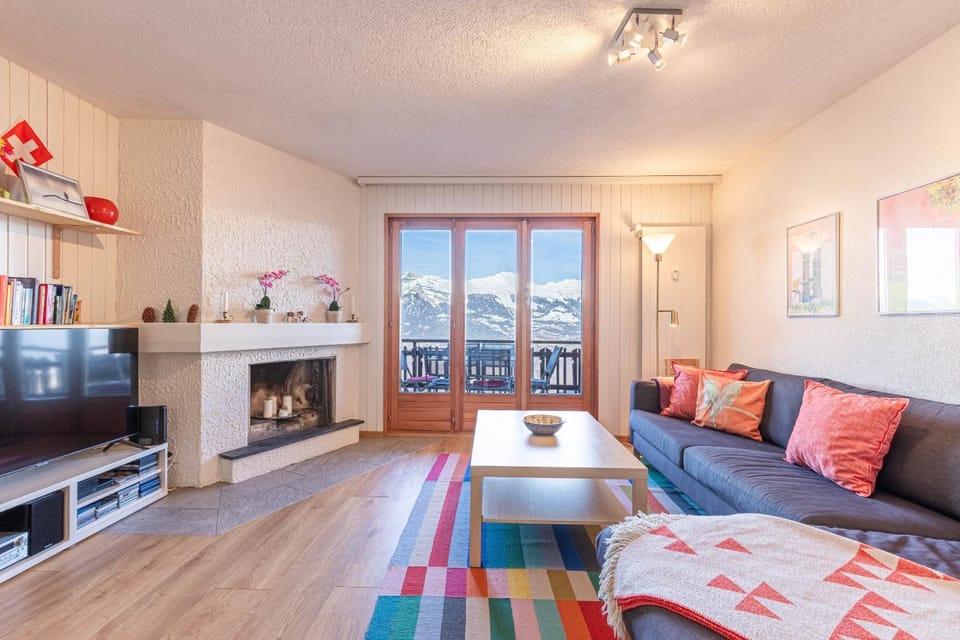 Communal lounge/ TV room, Living room