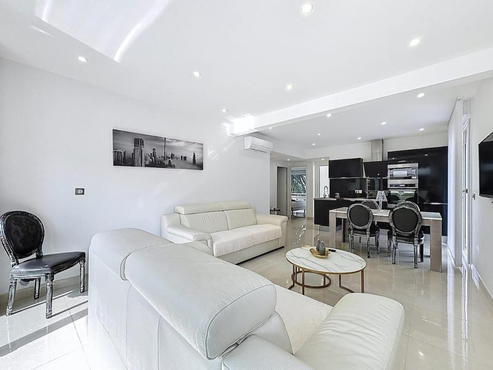 HG Downtown Cannes, a short walk to La Croisette Apartment in Cannes