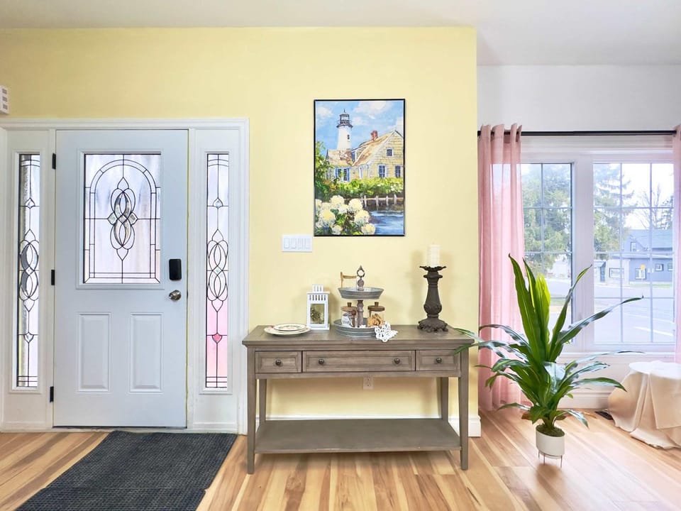 Large Private Room in Port Colborne Apartment in Port Colborne