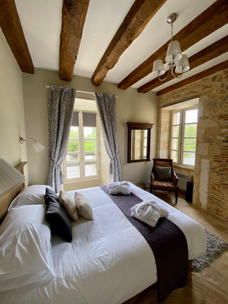 Vezere Vue - Le Bugue town centre - unspoilt river views House in Le Bugue