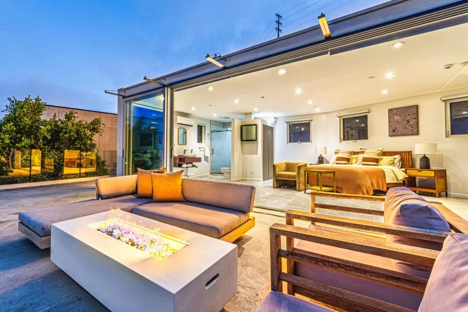 Villa with Infinity Pool WestHollywood Hills Villa in Beverly Hills