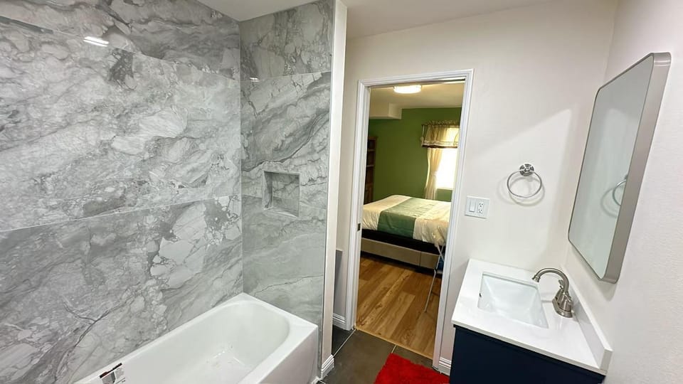 Palatine Dr Room 203 Bed and Breakfast in Alhambra