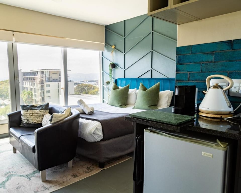 Sleek Urban Studio in Green Point Apartment in Cape Town