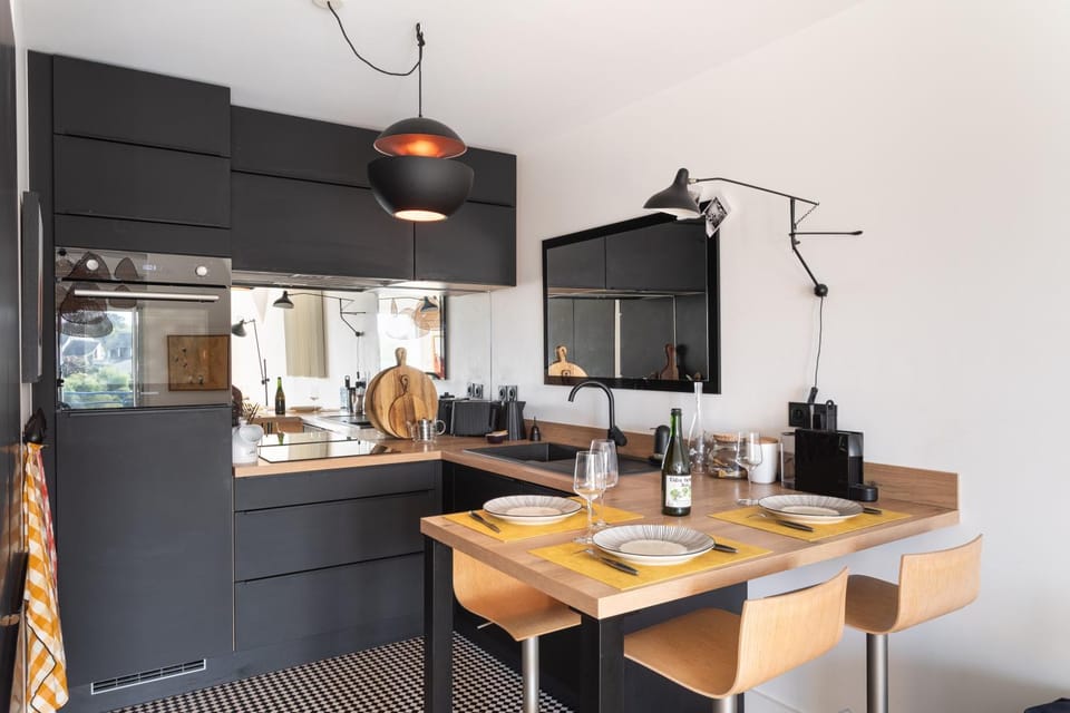 Kitchen or kitchenette