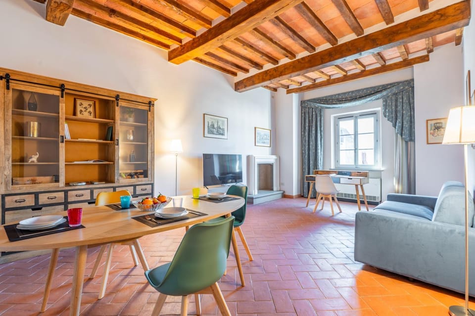 TV and multimedia, Living room, Seating area, Dining area, Evening entertainment