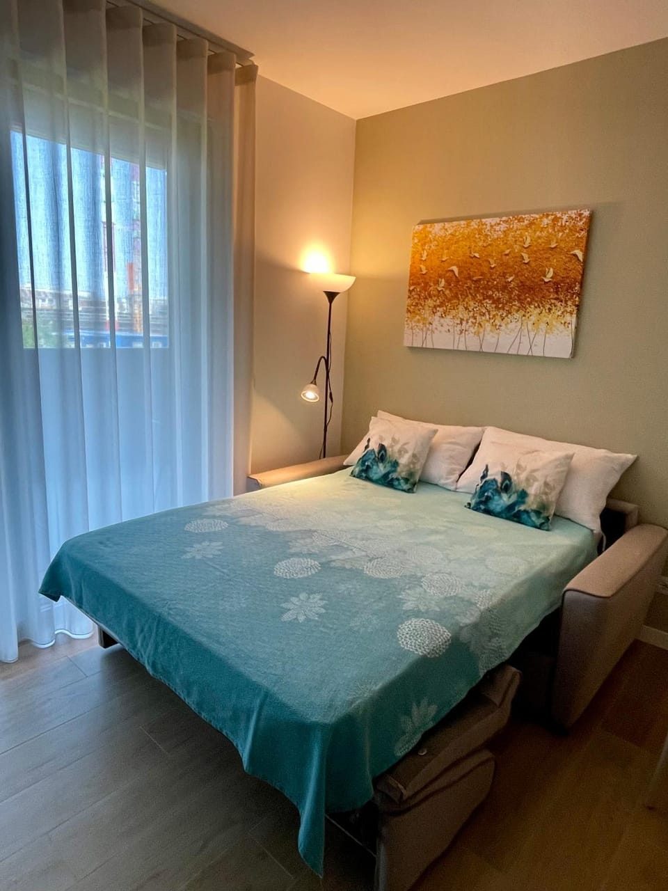 Bed, Living room