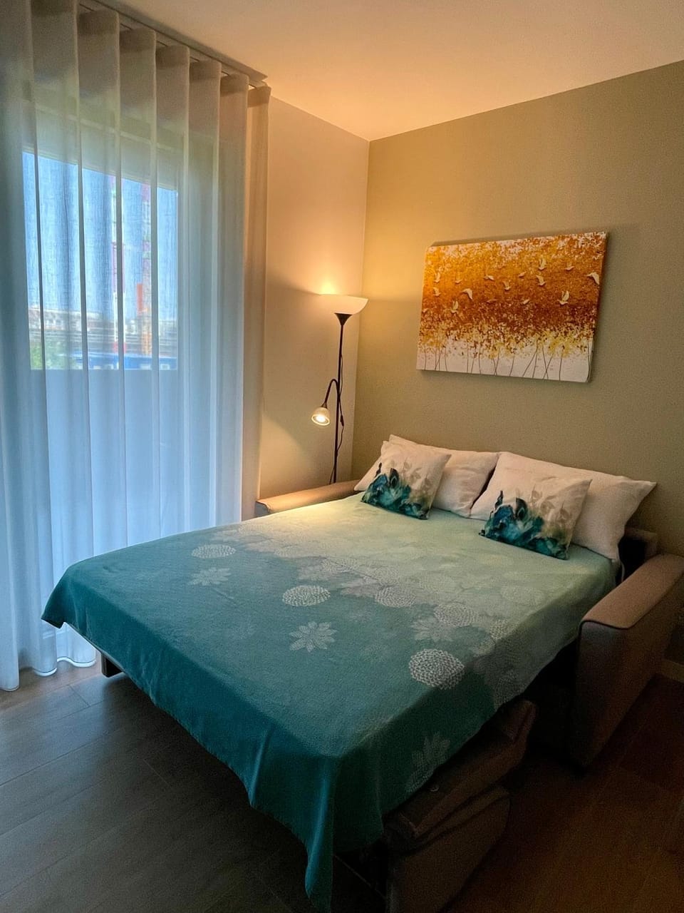 Bed, Living room