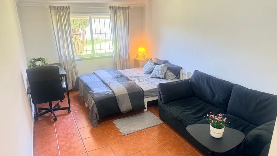 Cozy home stay at a villa with beautiful garden Vacation rental in Sintra