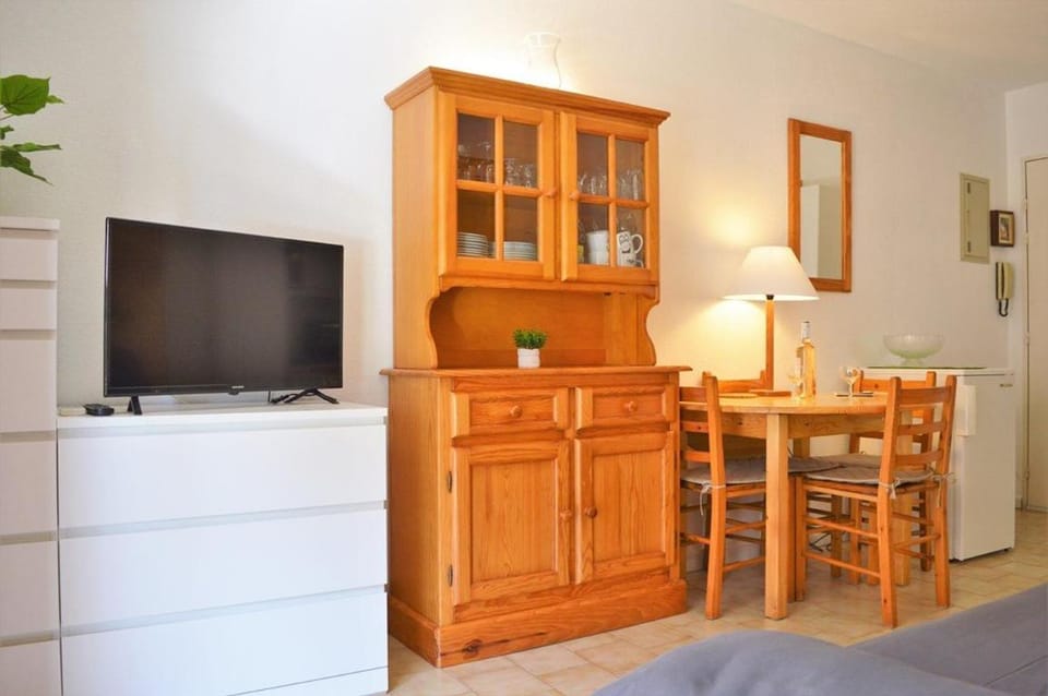 LV180-021 Appartement 2 pièces coin nuit 4 couchages LE LAVANDOU Apartment in Le Lavandou