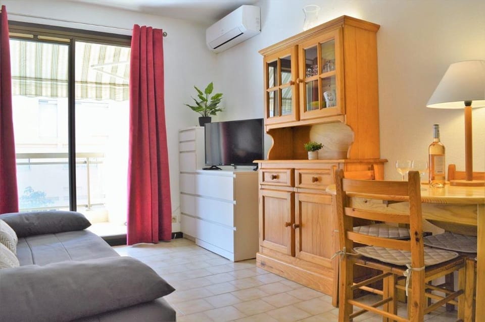 LV180-021 Appartement 2 pièces coin nuit 4 couchages LE LAVANDOU Apartment in Le Lavandou