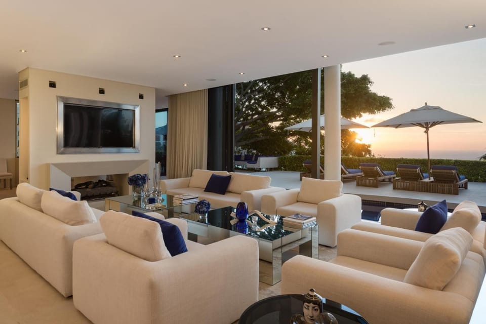 View (from property/room), Balcony/Terrace, Living room, Seating area, sunbed