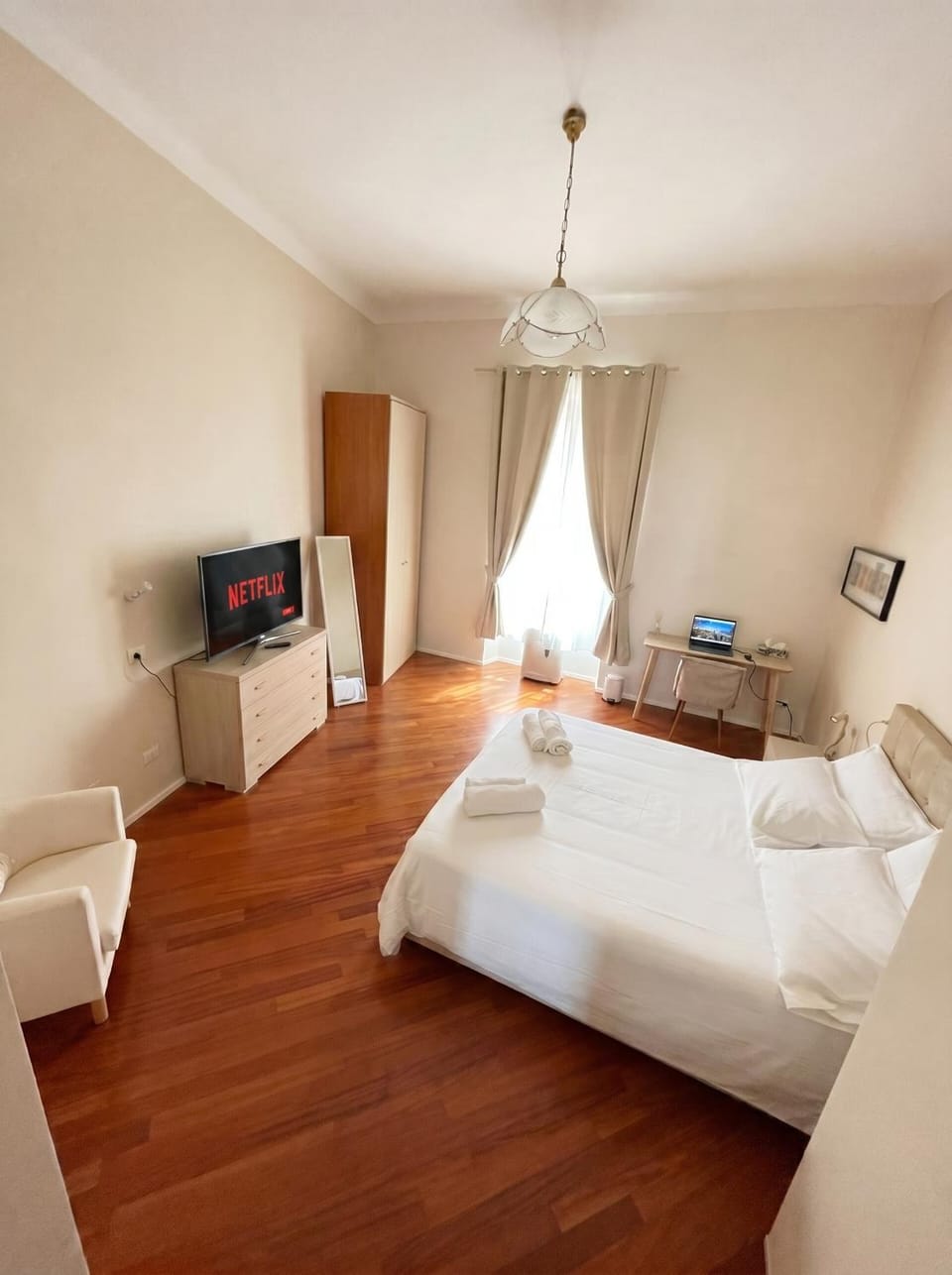 TV and multimedia, Seating area, wardrobe