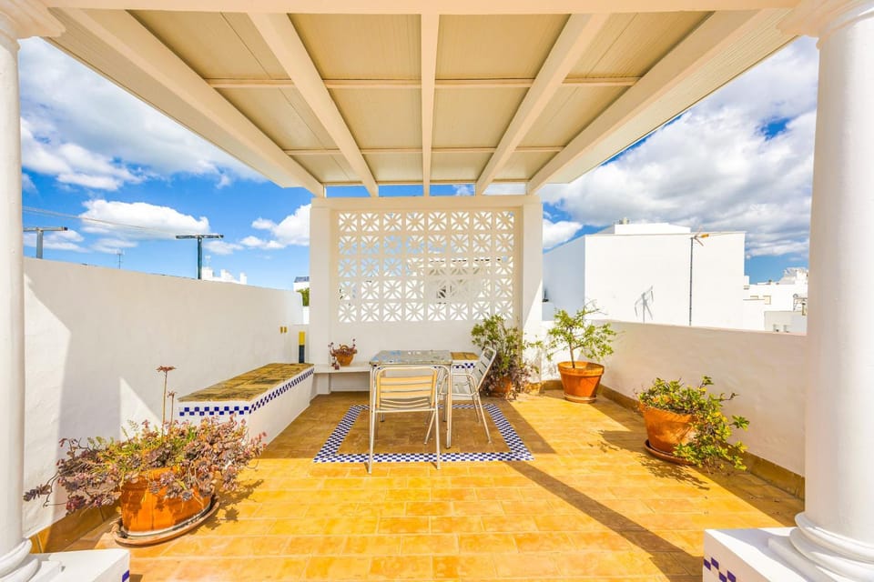 Property building, Balcony/Terrace, Living room