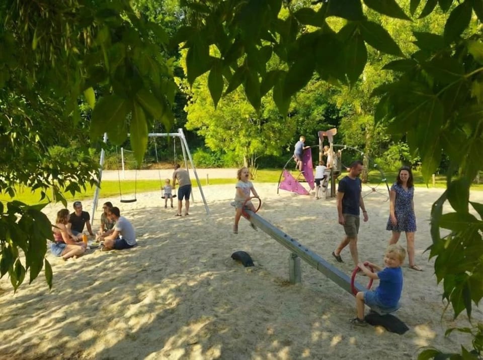 Camping 3 étoiles - Piscine - ccbg0ie Campground/ 
RV Resort in Auvergne-Rhône-Alpes