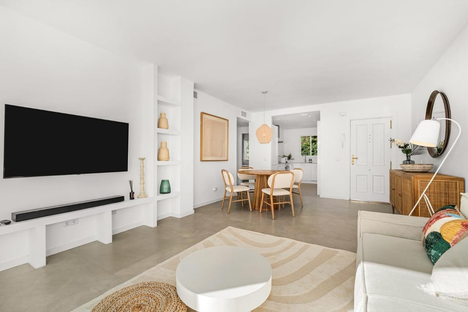 Living room, Photo of the whole room