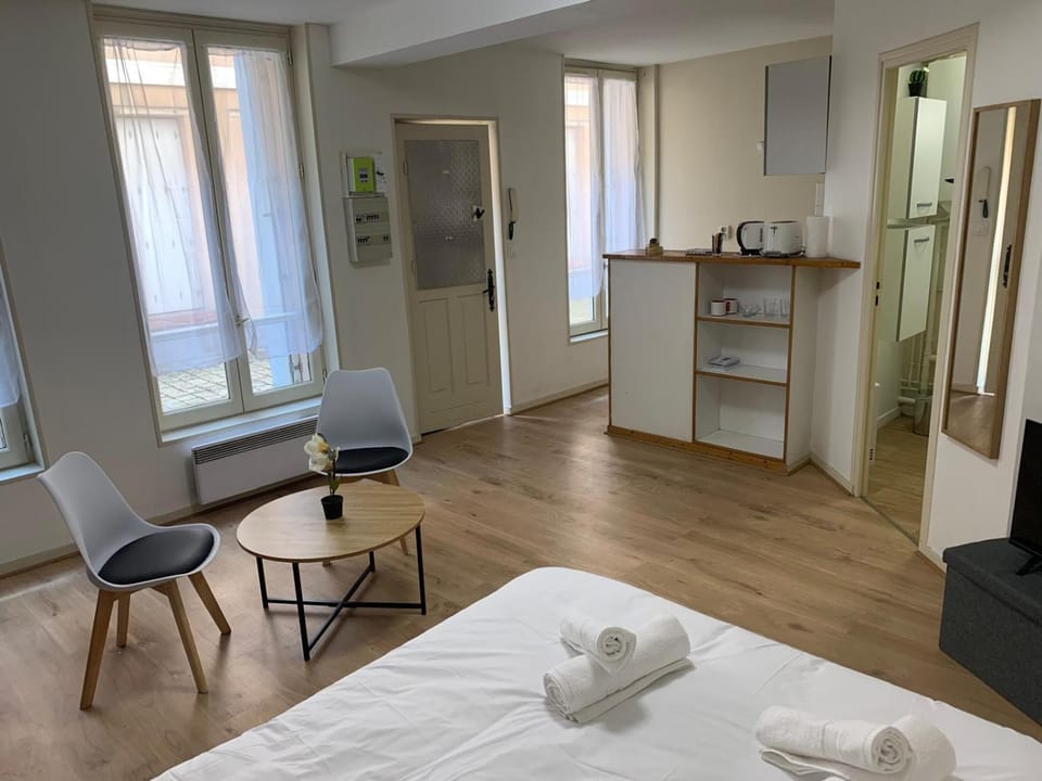 Studio cosy, 2 min à pied du métro 7, accès direct Paris Apartment in Île-de-France