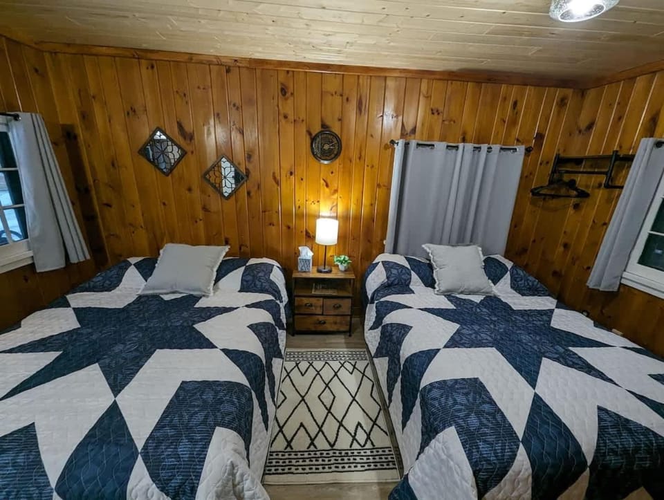 Cozy Studio Cabin #5 Riverside Point Resort Cabin in Park Rapids