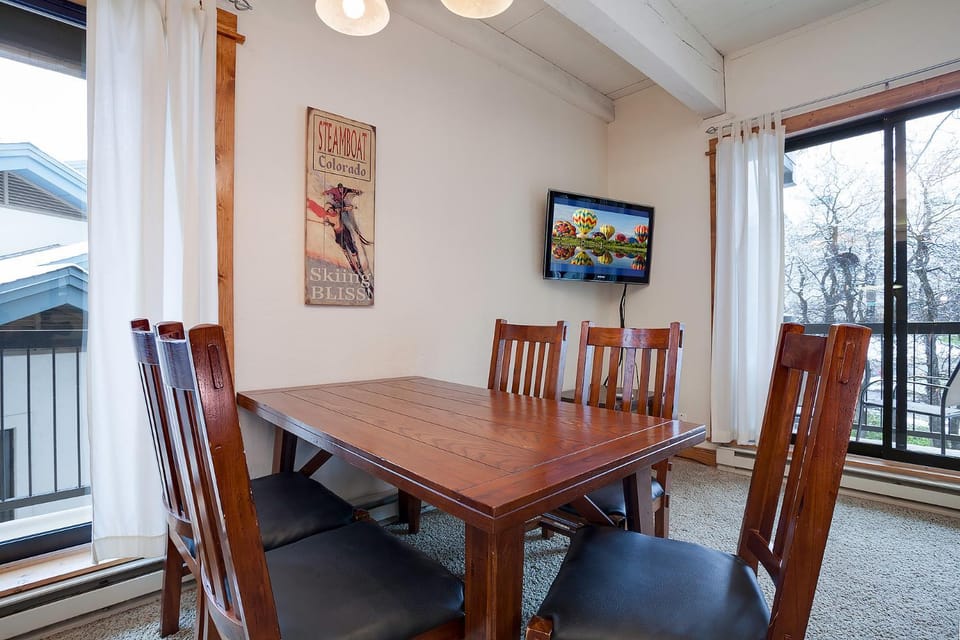 Day, Winter, TV and multimedia, Balcony/Terrace, Dining area, furniture