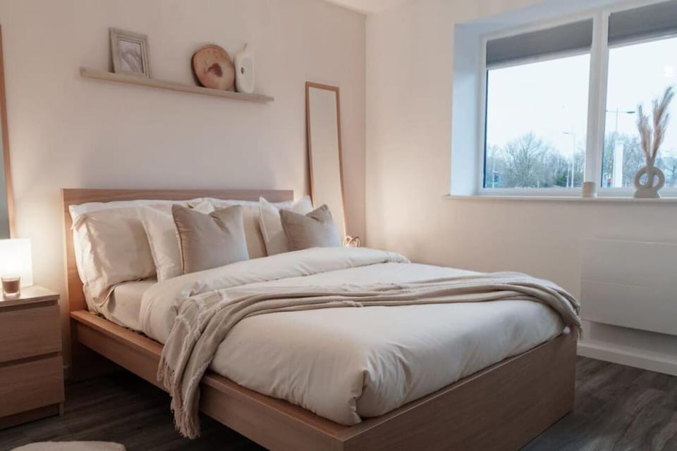 Bed, Day, Photo of the whole room, Bedroom
