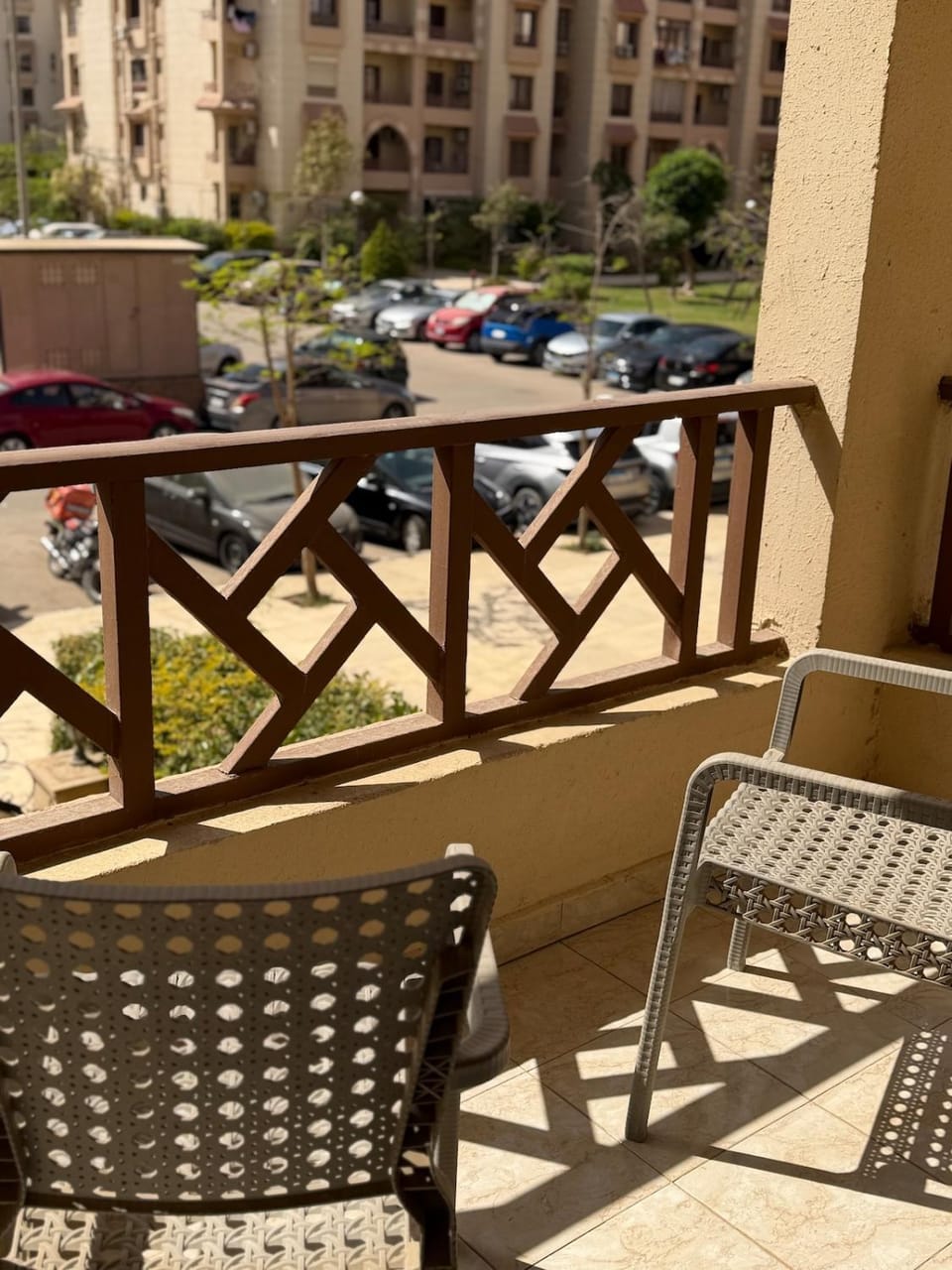 Property building, Balcony/Terrace, Parking