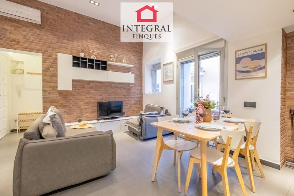 TV and multimedia, Kitchen or kitchenette, Living room, Seating area, air conditioner