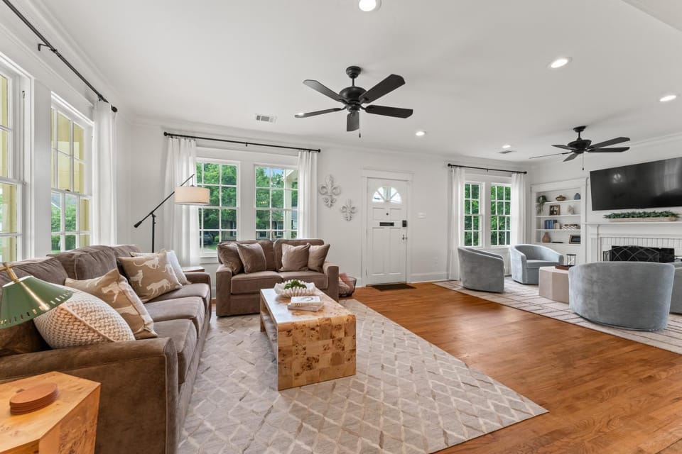 Lux 4BR Home With Putting Green-Game Room-Fire Pit House in Baton Rouge