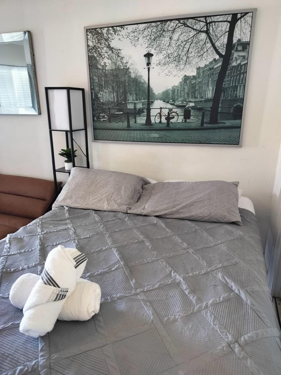 Dewey Breeze Retreat F Apartment in Hollywood