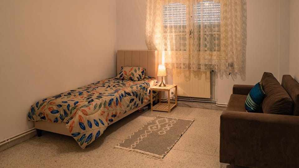 Appartement spacieux et chaleureux sur Hedi Nouira Apartment in Tunis