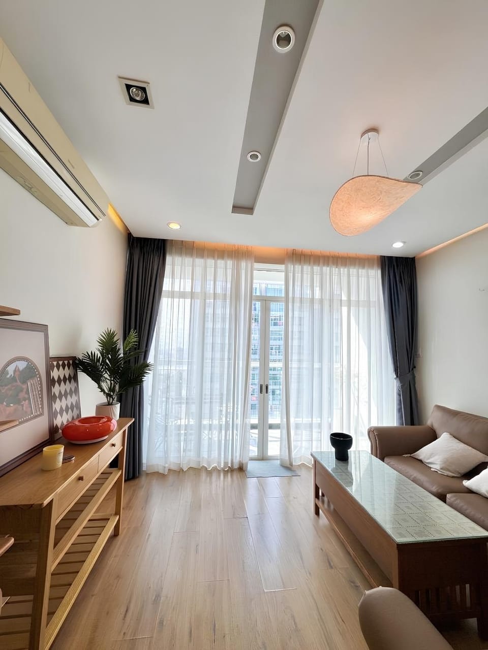TV and multimedia, Living room, Photo of the whole room, Seating area, Bedroom